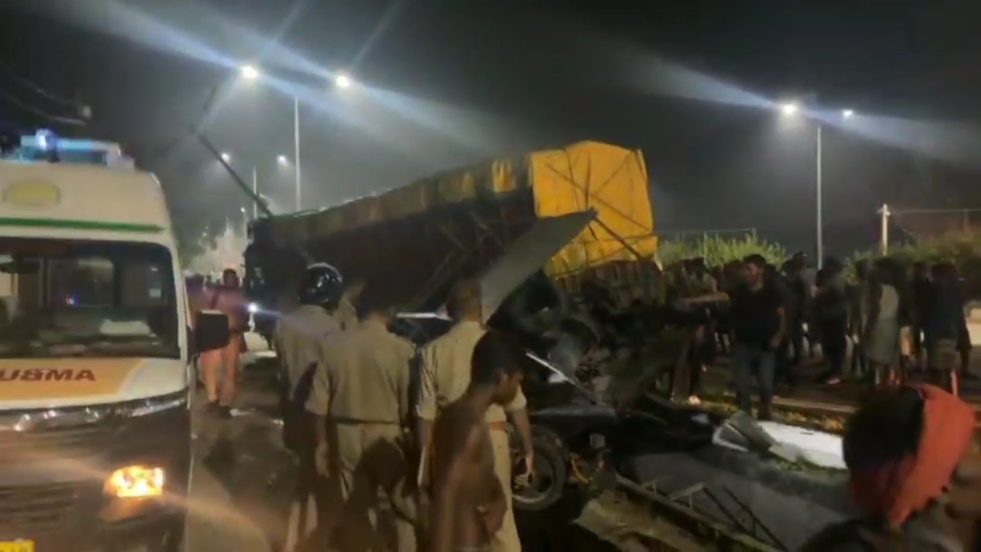 Mirzapur Varanasi Prayagraj National Highway accident 10 workers killed 3 injured Truck collides with tractor trolley