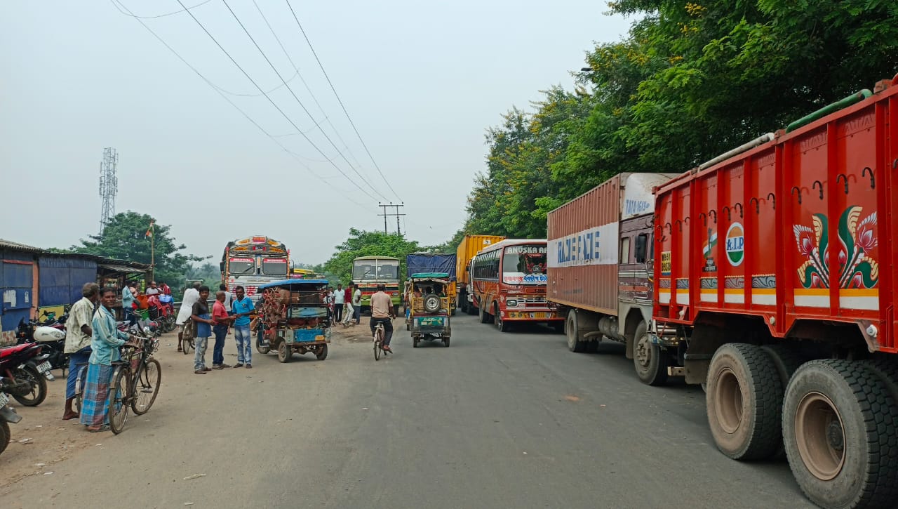 Cracks on Nabadwip Bridge