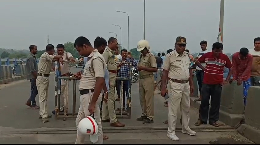 Cracks on Nabadwip Bridge