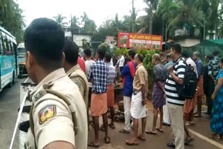 young mans body found in road construction pit  body of young man found in road construction pit  body found in road construction pit Kasaragod  death  റോഡ് നിർമാണത്തിനെടുത്ത കുഴിയിൽ യുവാവിന്‍റെ മൃതദേഹം  റോഡ് നിർമാണത്തിനായി എടുത്ത കുഴിയിയിൽ മൃതദേഹം  young man found dead  young man found dead in road construction pit  young man found dead Kasaragod  മരിച്ച നിലയില്‍