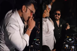 Ranveer Singh became DJ in SRK Birthday Bash