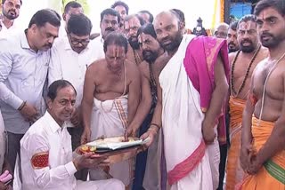 CM KCR offering prayers