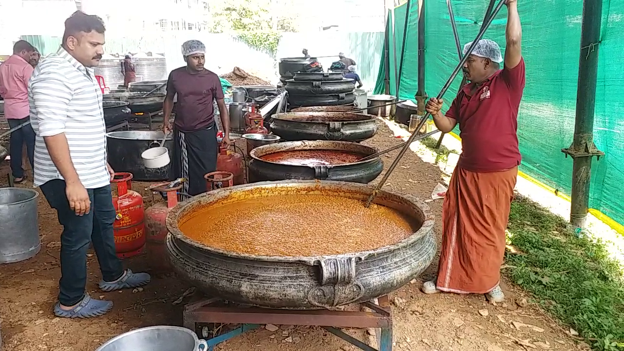 കേരള സ്‌കൂൾ കായിക മേള  പഴയിടം മോഹനന്‍ നമ്പൂതിരി  കായികമേള ഊട്ടുപുര  MALAYALAM LATEST NEWS