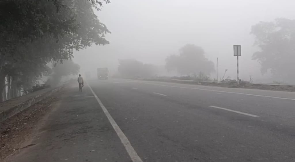 up-weather-latest-update-fog in many districts winter cold come from 15 november -aaj-ka-mausam-kaisa-rahega-imd-alert-for-2024-11-04-mausam