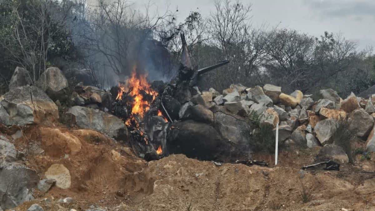 Telangana Air force plane crash  Air force plane crashed  Air force plane crashed during training  Plane crash Telangana  വിമാനം തകര്‍ന്ന് പൈലറ്റുമാര്‍ക്ക് ദാരുണാന്ത്യം  ഹൈദരാബാദ് വ്യോമസേന അക്കാദമി  വ്യോമസേനയുടെ പരിശീന വിമാനം  വ്യോമസേനയുടെ പരിശീന വിമാനം തകര്‍ന്നു