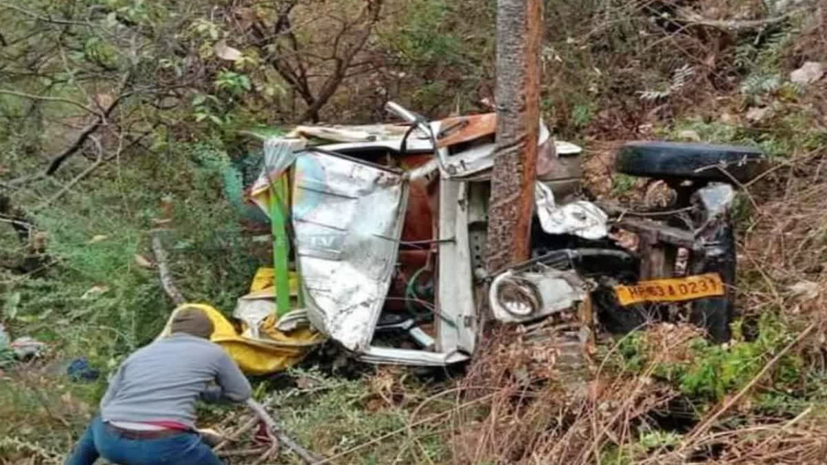Pickup vehicle fell into ditch in Shimla Himachal 6 people died six others injured