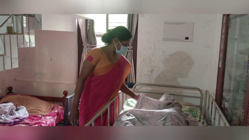 A Women Free Service For Bedridden Patients In Kerala