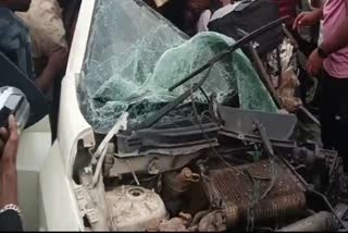 Etv Bharat2-dead-and-5-seriously-injured-in-car-accident-in-davanagere