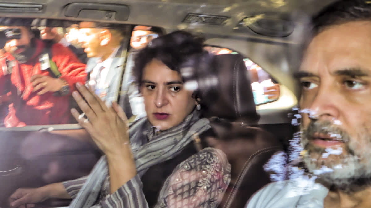 Holding Up Constitution In Hand, Rahul Accompanied By Priyanka Says Police Stopped Them Before Sambhal