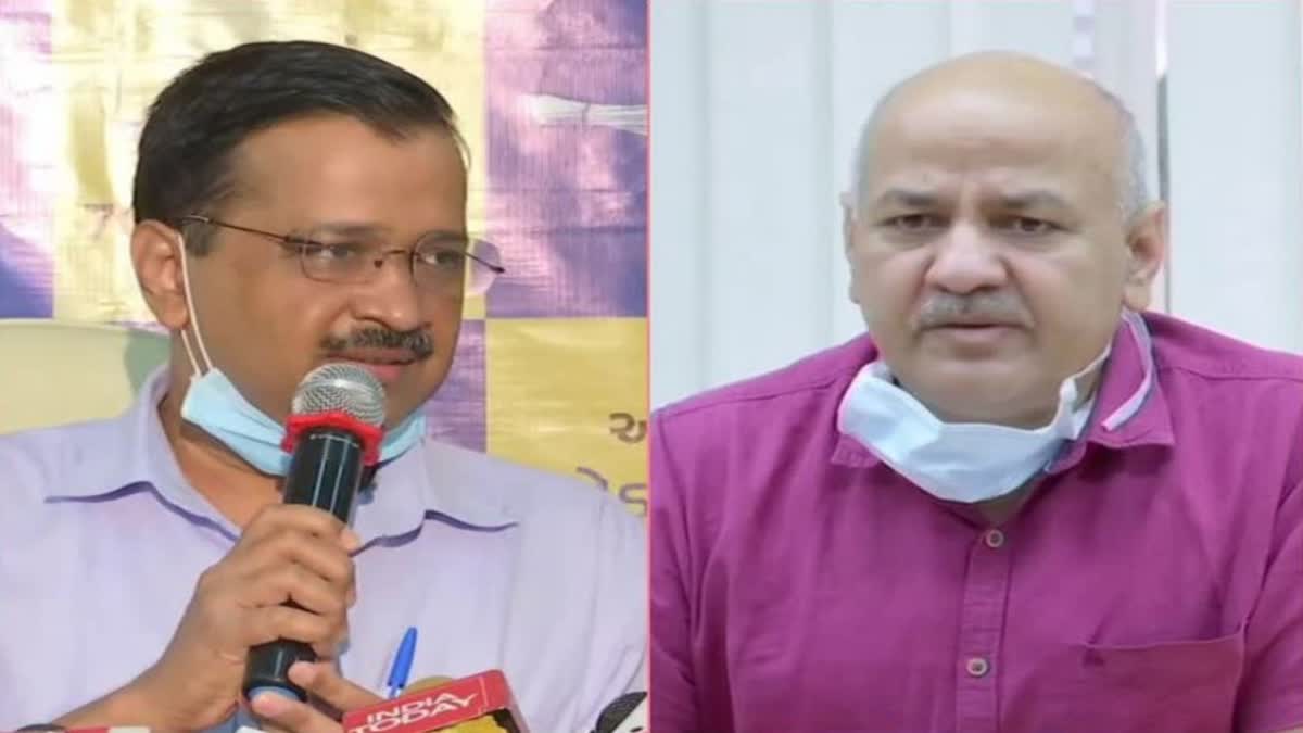 अरविंद केजरीवाल, केजरीवाल सिसोदिया को नोटिस जारी