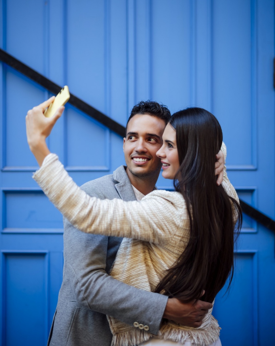 This couple is hard launching with a selfie for the gram