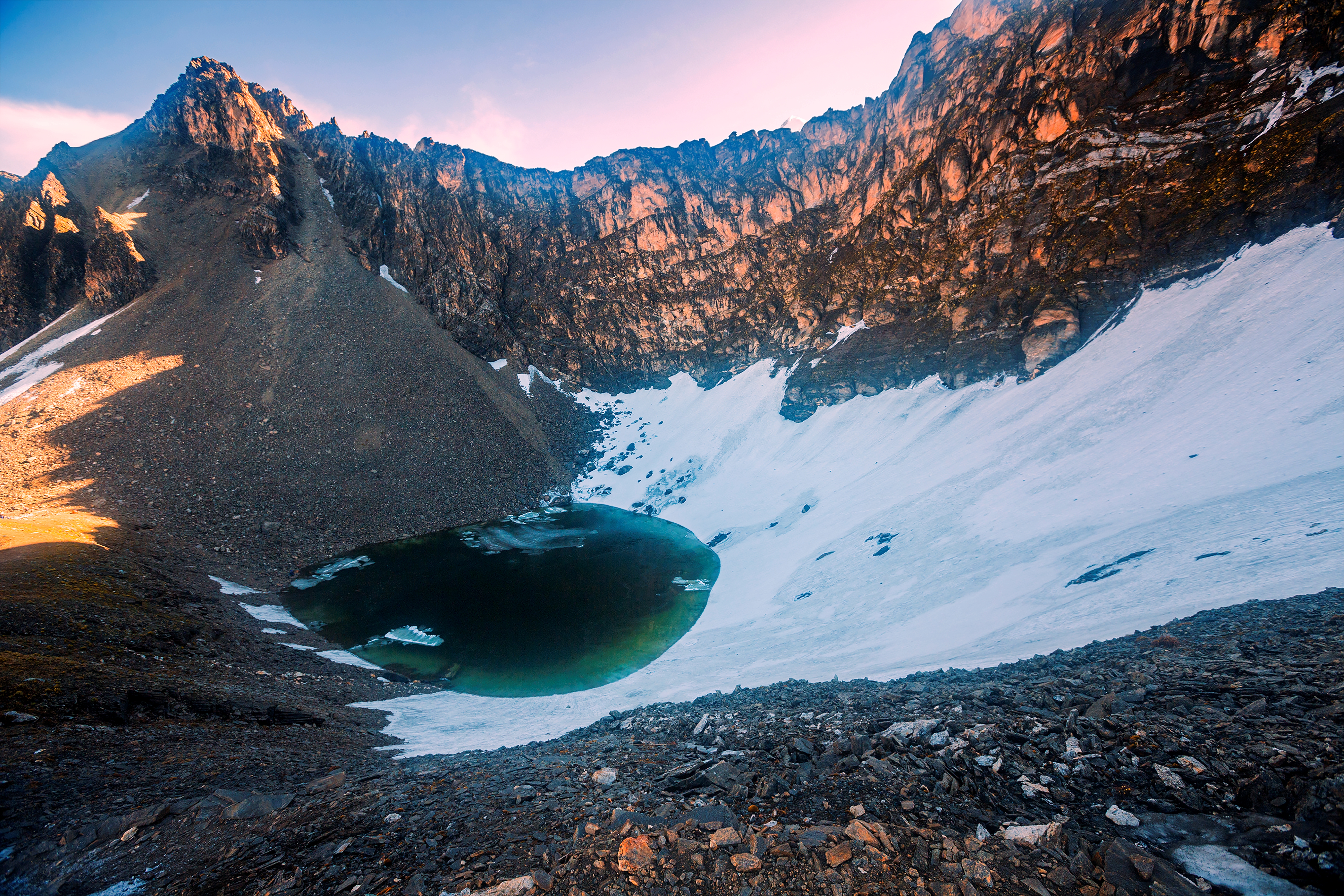 MYSTERIOUS PLACES IN INDIA  ROOPKUND LAKE MYSTERY  HOUNDED PLACES IN INDIA  TRUCKING SPOTS IN HIMALAYA