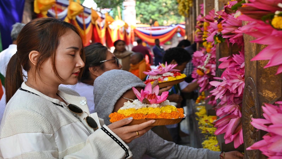 tripitaka puja in bodh gaya