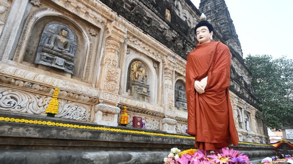 tripitaka puja in bodh gaya