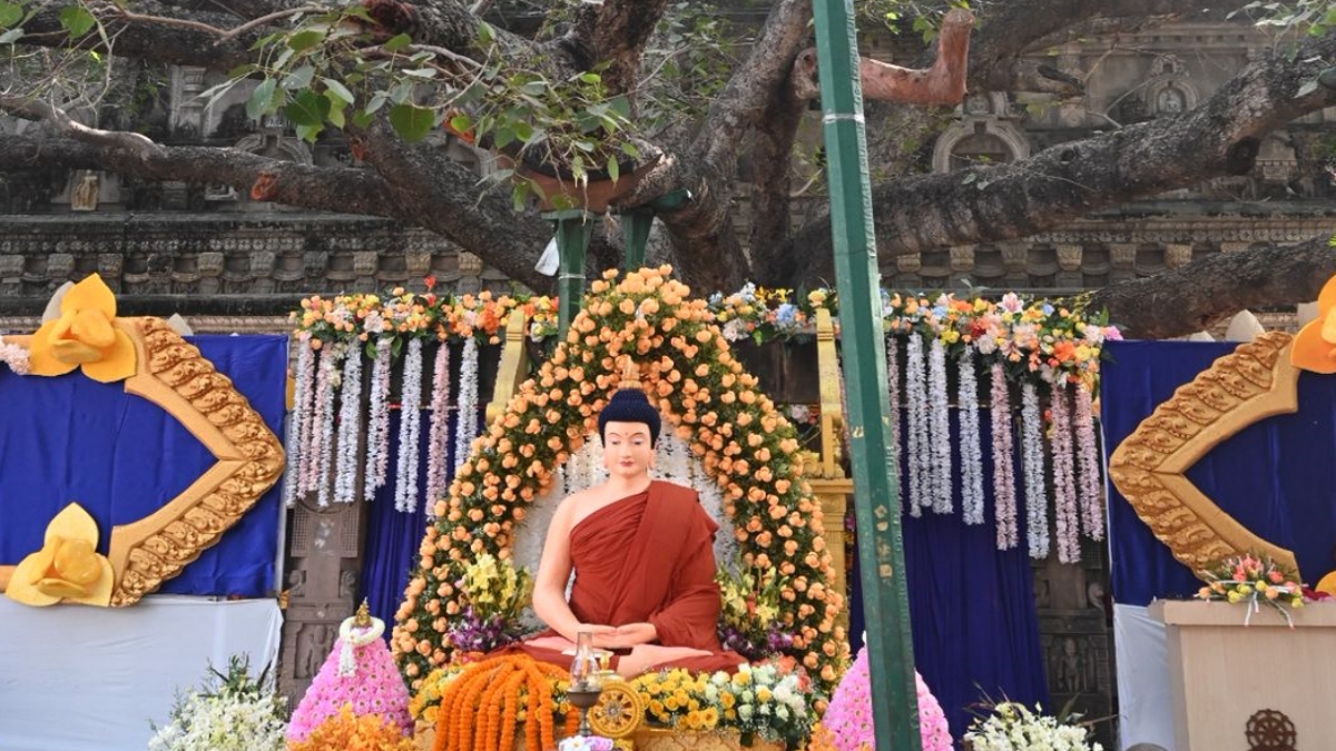 tripitaka puja in bodh gaya