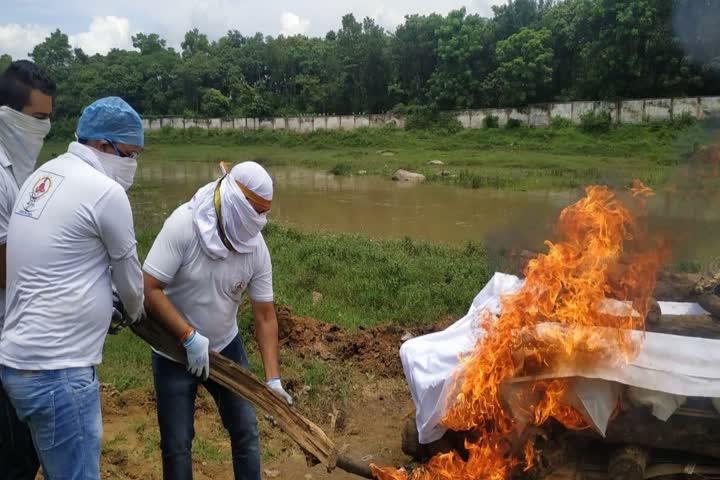 लावारिश शवों को किया गया अंतिम संस्कार, last rites of unclaimed deadbodies