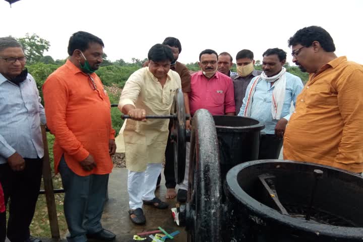 water-supply-to-farmers-through-canal-at-gondia