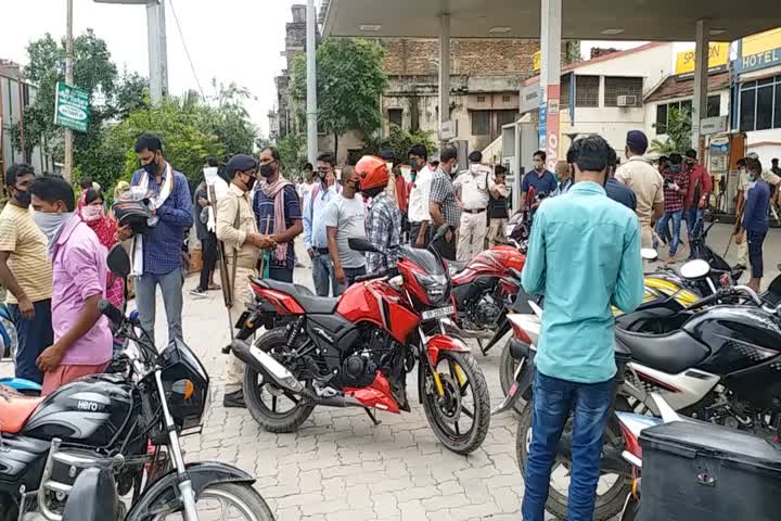 Police run vehicle checking operation due to lockdown in Bettiah