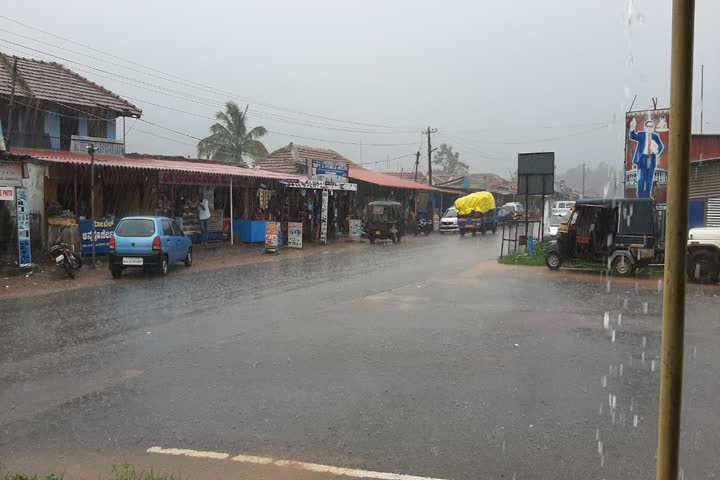 Heavy rain in chikkamagalore district