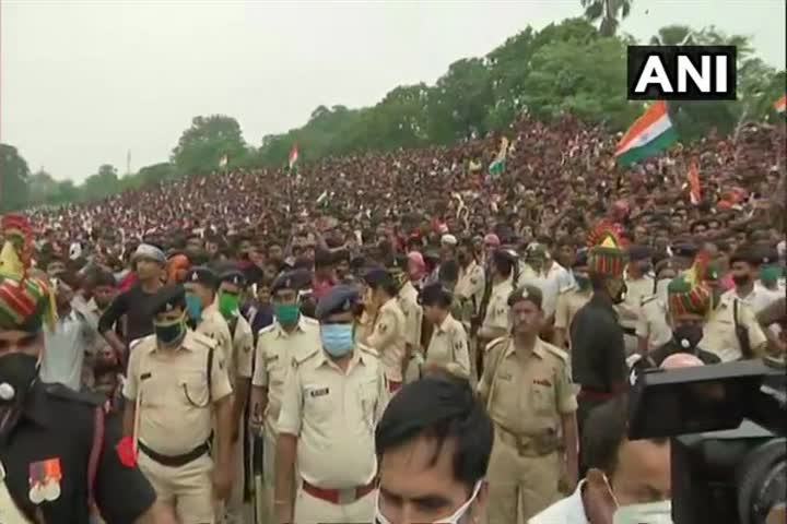 Bihar: Huge crowds gather in Vaishali to pay tribute to sepoy killed in Galwan Valley face-off