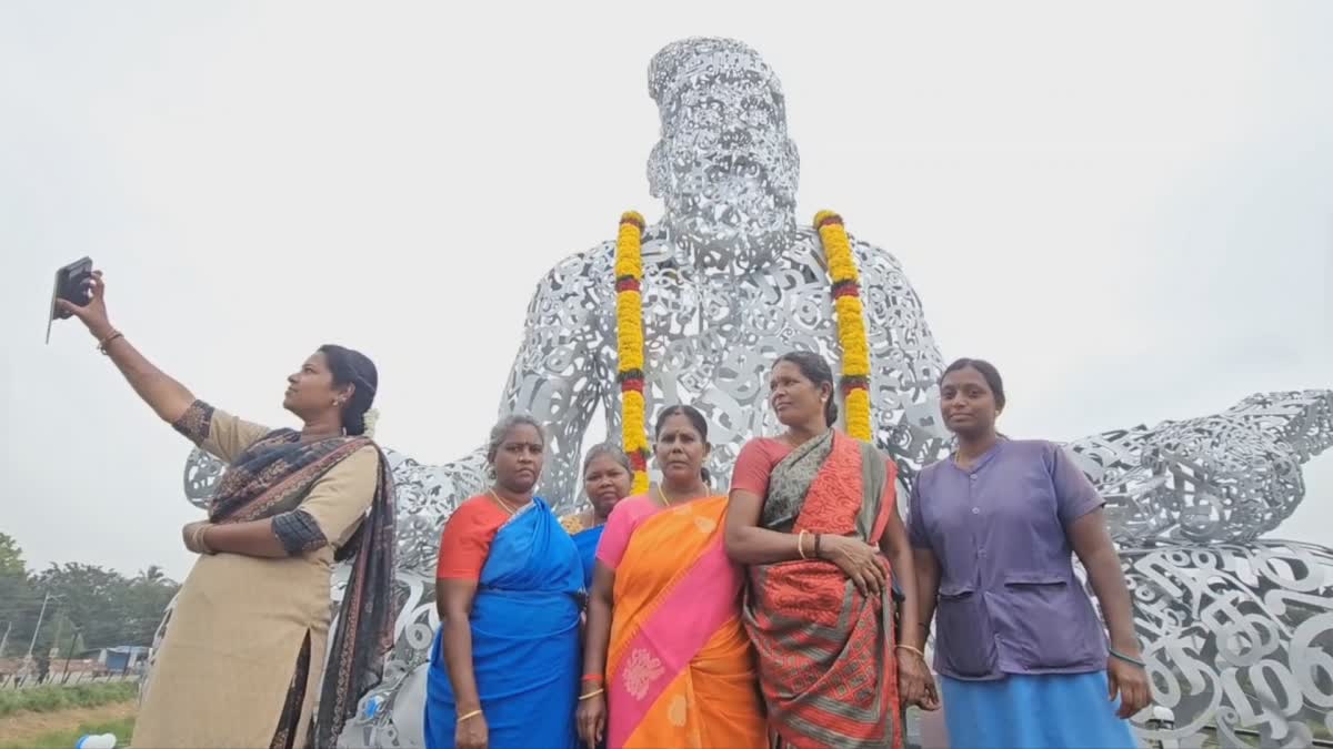 கோயம்புத்தூரில் எழுத்துக்களால் வடிவமைக்கப்பட்ட திருவள்ளுவர் சிலை