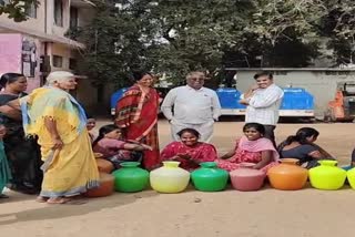 Women Protest in Solving The Water Problem in Rayadurgam