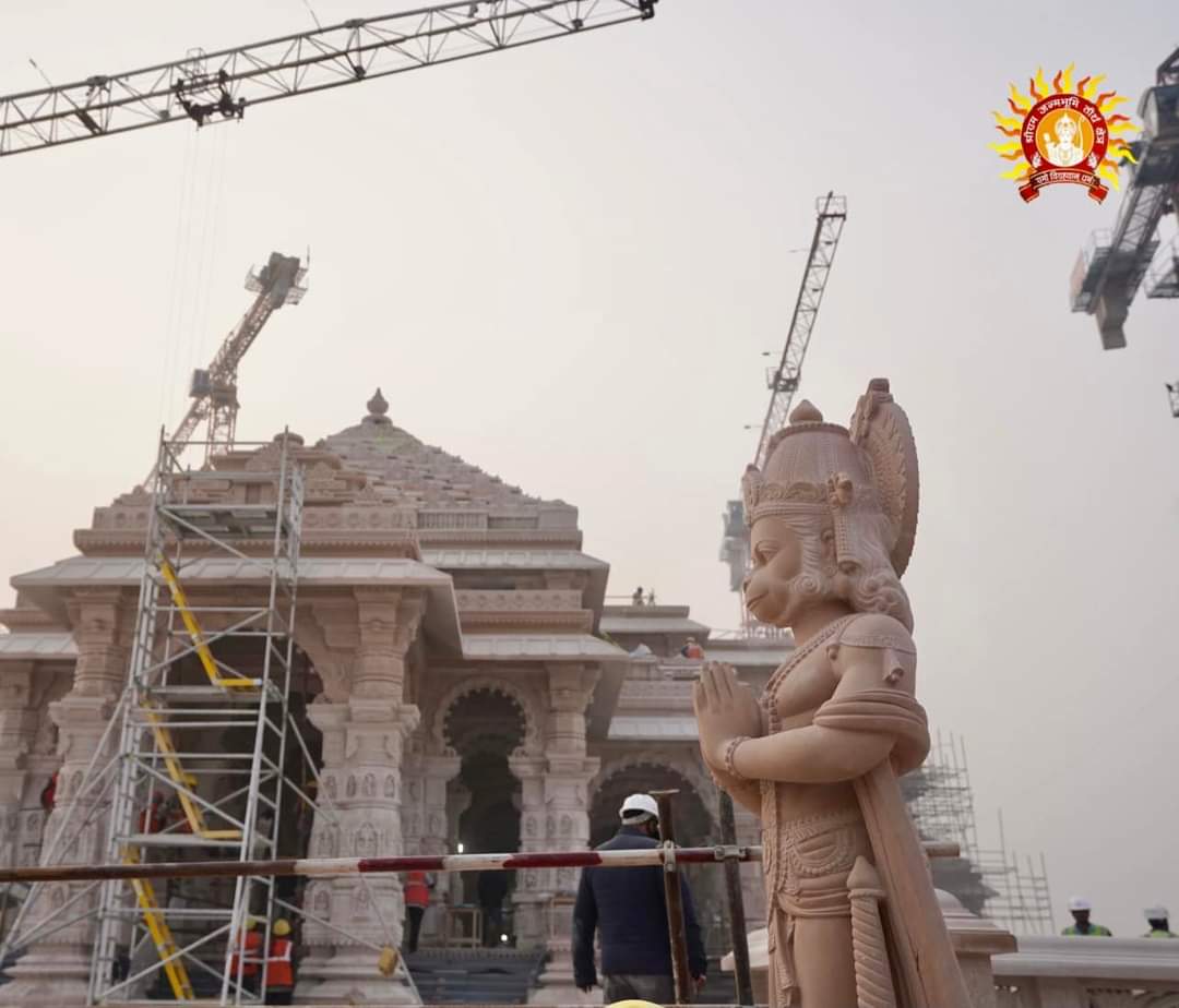 राम मंदिर अब बेहद आकर्षक दिखने लगा है.