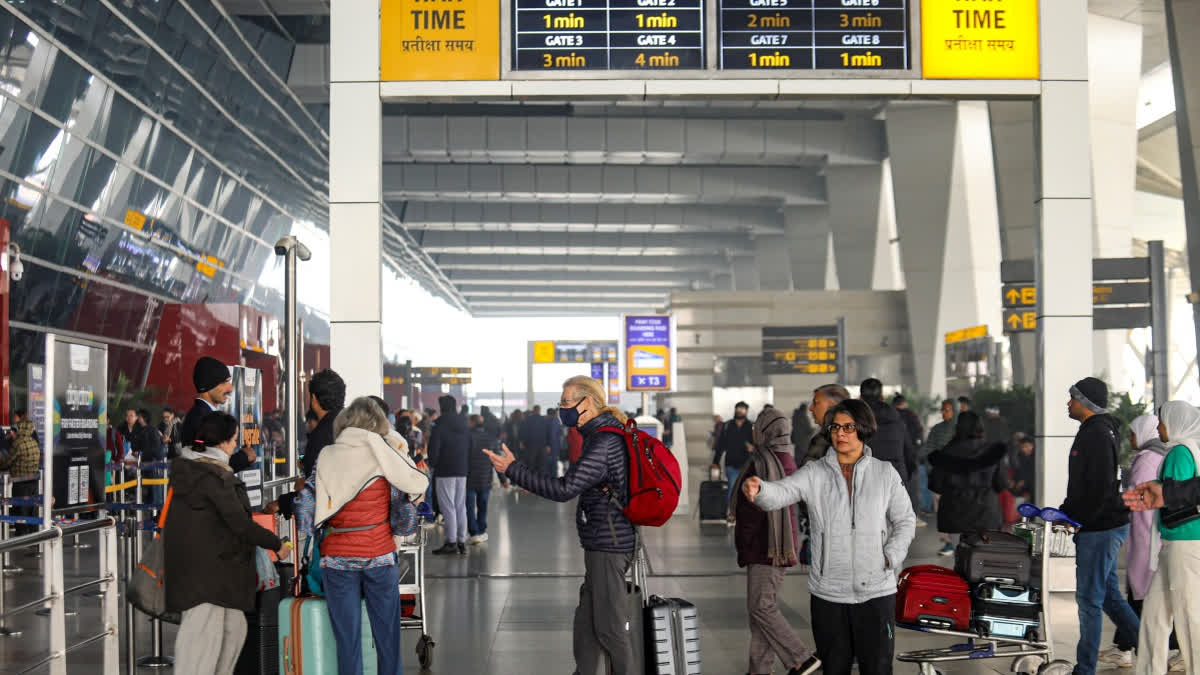 Dense Fog Envelops Delhi Again; Over 100 Flights Delayed At IGI Airport