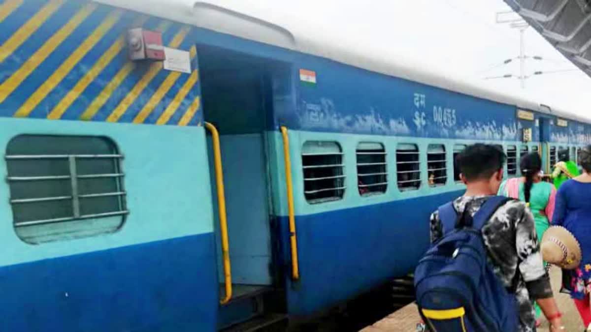 RANI KAMLAPATI TO RISHIKESH TRAIN