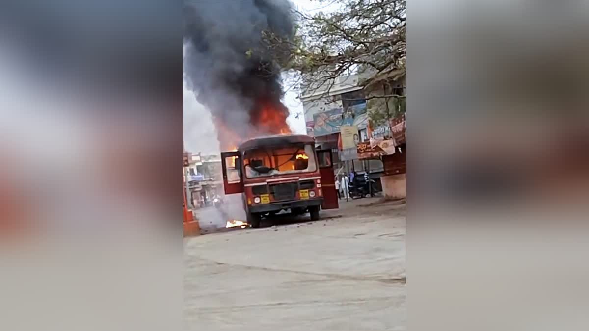 A moving bus caught fire, passengers had a narrow escape