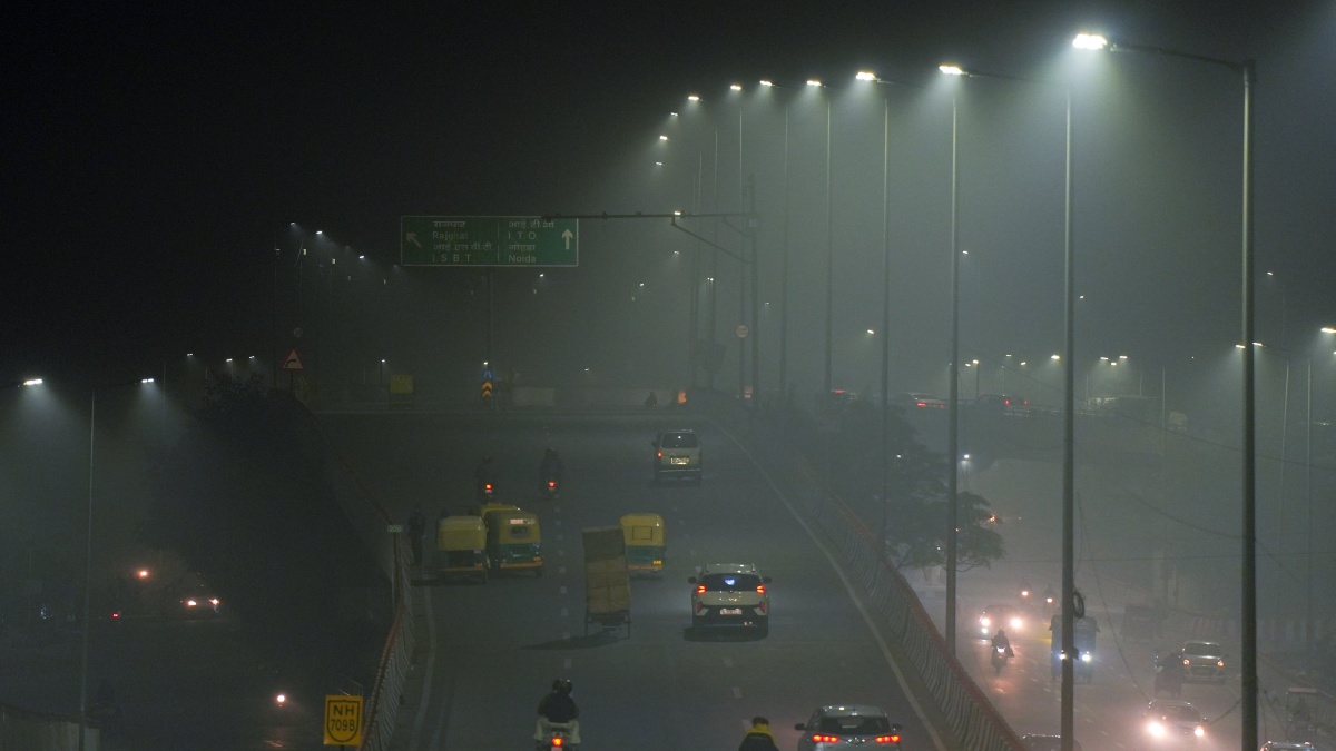 Dense Fog Envelops Delhi Again; Over 100 Flights Delayed At IGI Airport