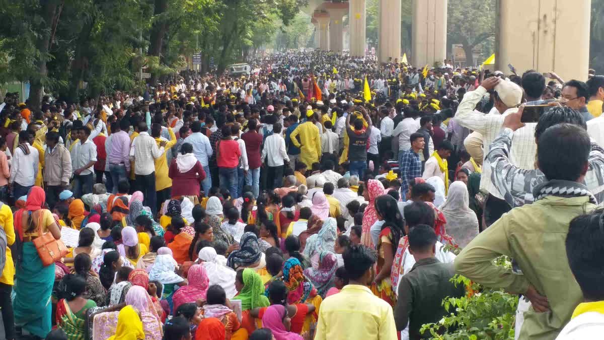 agitation by tribal gond Gowari community in Nagpur for various demands