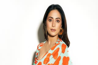 hina khan in printed saree