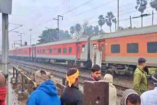 पटना में ट्रेन से कटकर युवक की मौत