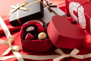 alentine's Day is around the corner, and lovers are gearing up for the celebration of love. However, some experts advise against certain gifts based on Vastu, suggesting that the choice of gifts can influence the energy in a relationship.