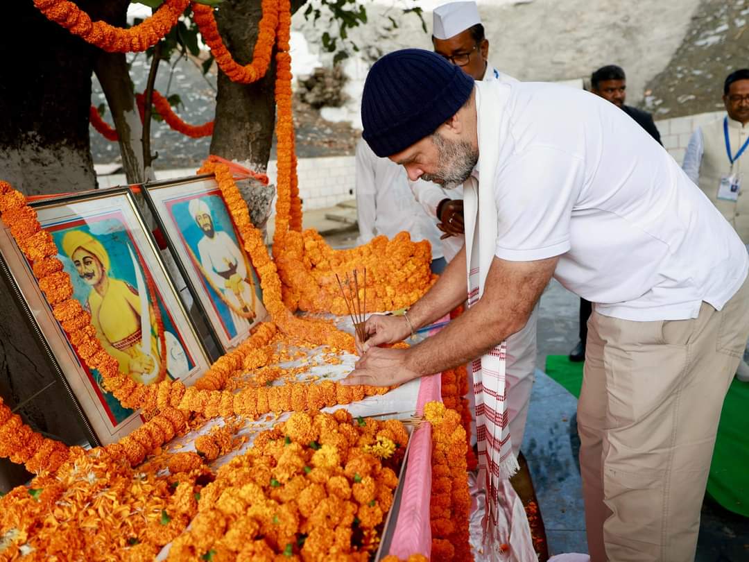 Rahul Gandhi paid tribute to martyr Sheikh Bhikhari and Tikait Umrao Singh in Chutupalu valley in Ramgarh