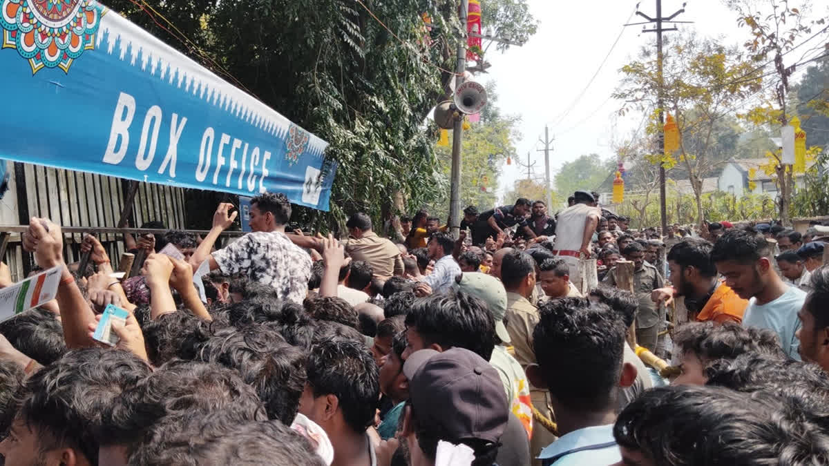 India Vs England ODI Over 10 Fall Unconscious After StampedeLike