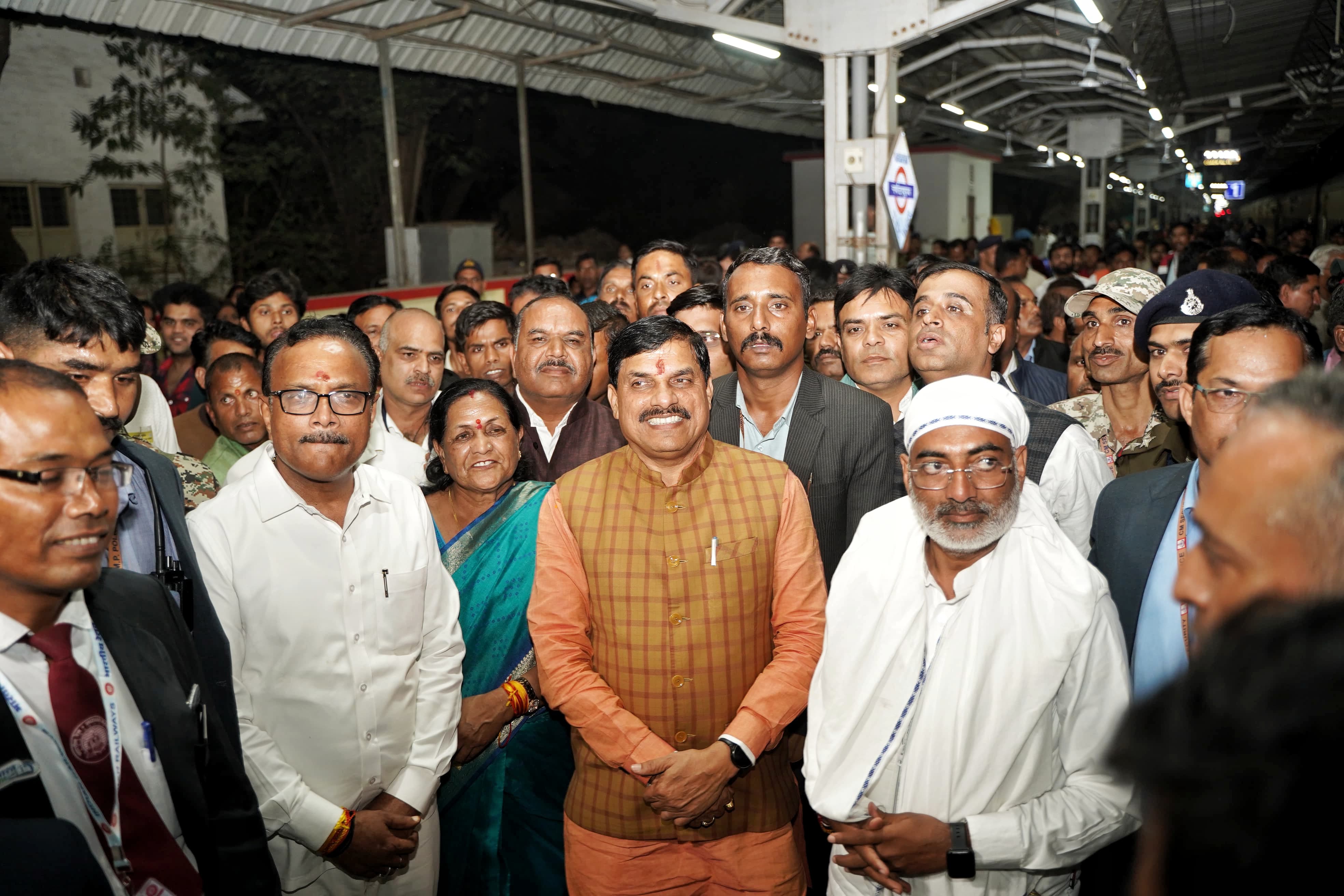 Mohan yadav in narmadapuram station