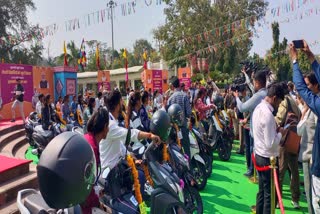 MP TOPPERS SCOOTY DISTRIBUTION