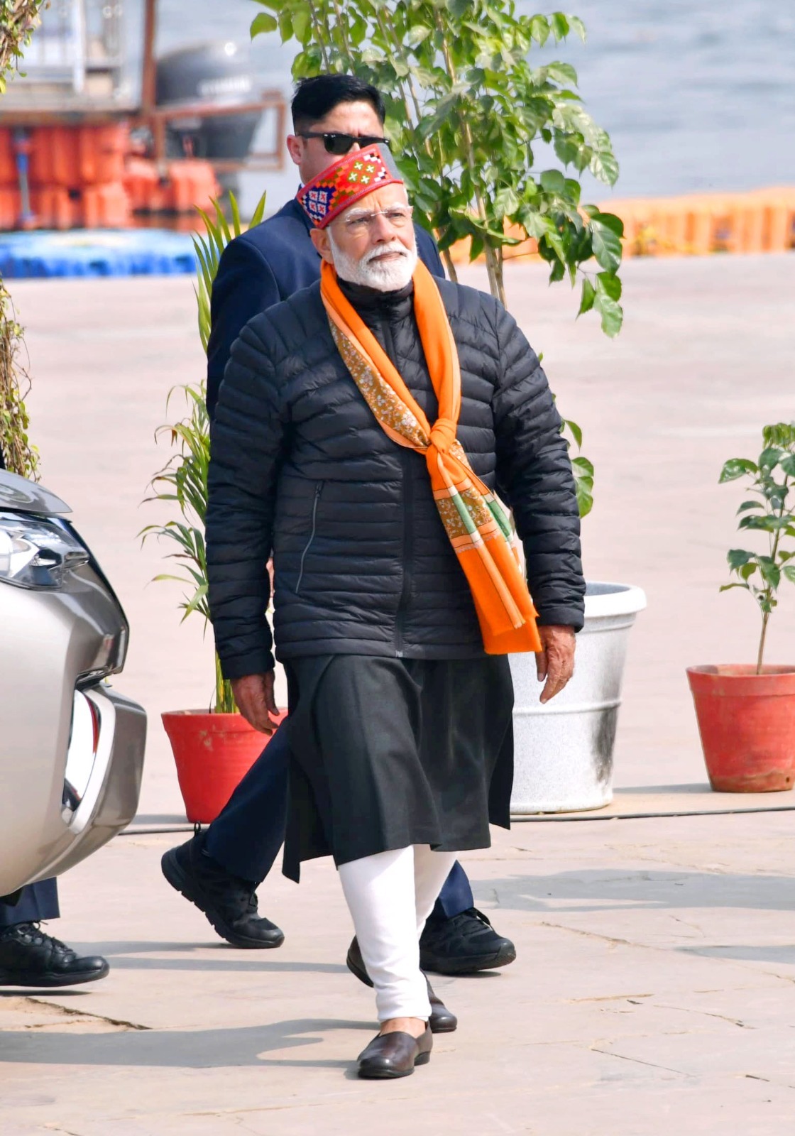 PM MODI SANGAM BATH