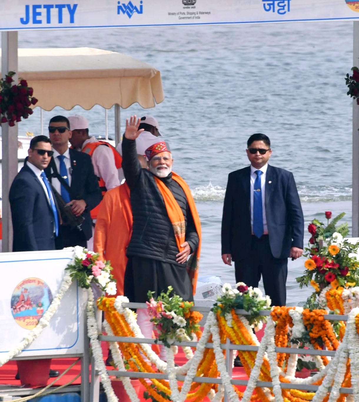 PM MODI SANGAM BATH