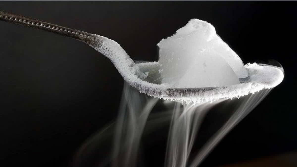 consumption-of-dry-ice-and-liquid-nitrogen-is-not-safe