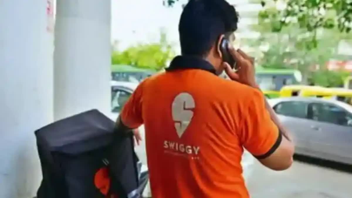 Swiggy  food delivery services  Swiggy Food in railway stations  സ്വിഗി  സ്വിഗി ഫുഡ് ഡെലിവറി