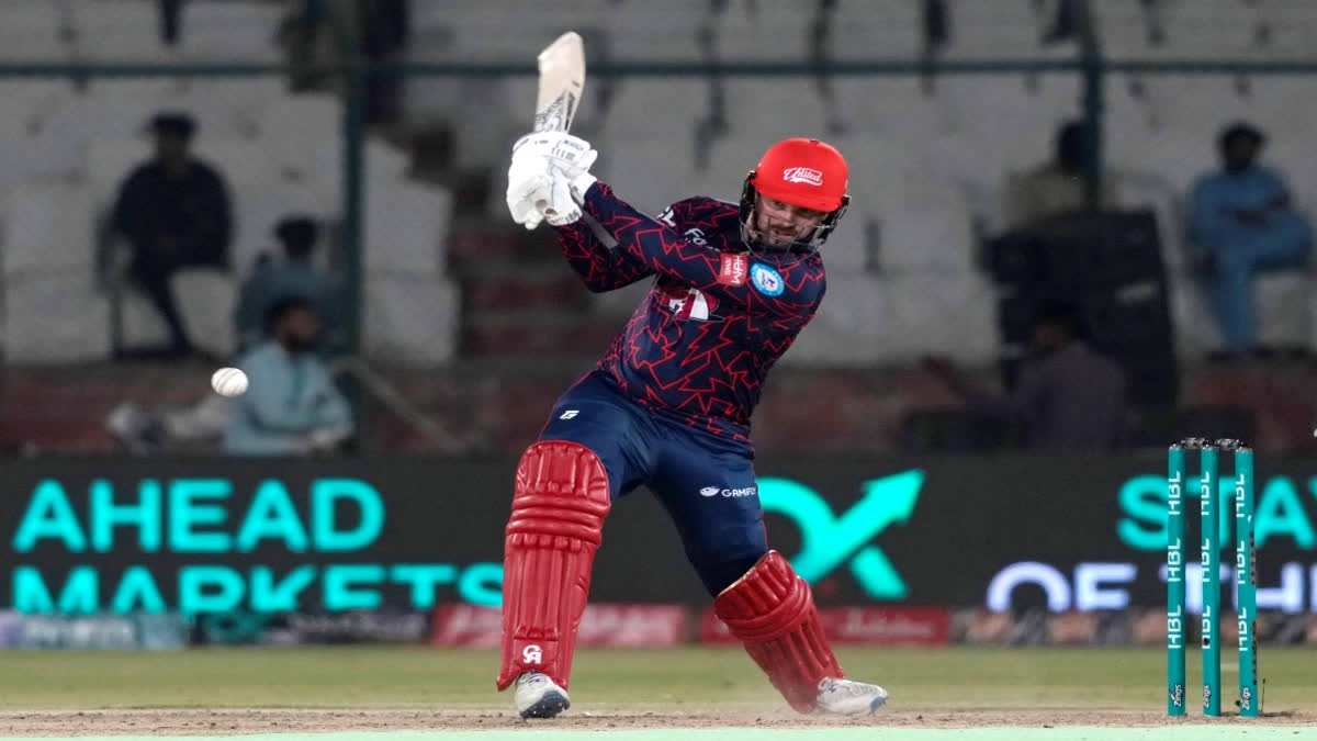 The ninth season of the Pakistan Super League witnessed a gesture of sportsmanship as Colin Munro was seen lauding a brilliant fielding effort from the ball boy.