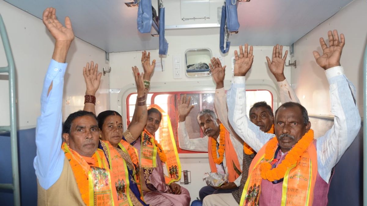 ट्रेन में महिलाओं सहित 850 राम भक्त सवार