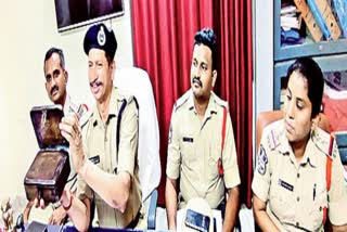 cheating people by magic box  four men arrested in telangana  തെലങ്കാനയിൽ 4 പേർ അറസ്‌റ്റിൽ  മാജിക്‌ ബോക്‌സ്‌ തട്ടിപ്പ്