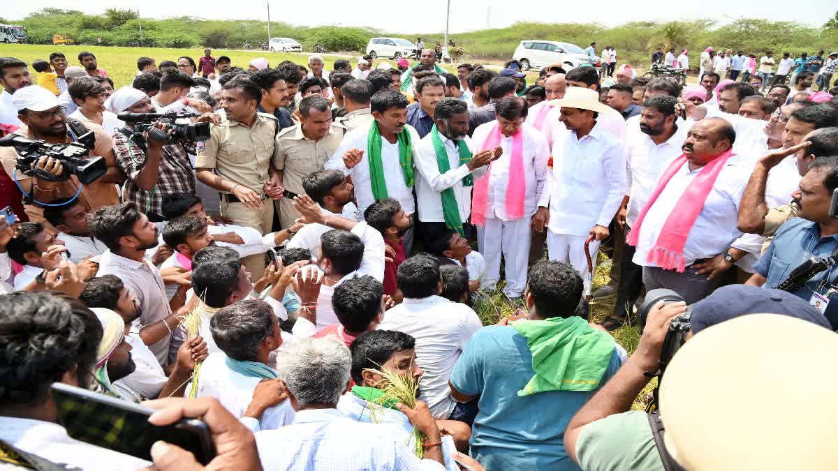 Former CM KCR Inspect Dry Crops in Joint Karimnagar District