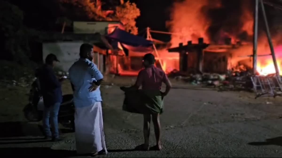 FIRE IN ANCHAL MARKET  PANCHAYAT AUTHORITIES  അഞ്ചൽ ചന്ത  പ്ലാസ്റ്റിക്ക് മാലിന്യങ്ങൾ