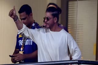 Shah Rukh Khan Defines Style in Ponytail Look at Airport - Watch