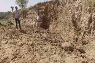 Death by being buried in mud